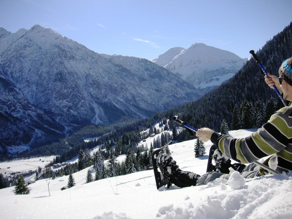 Hôtel Gasthof Baren à Holzgau Extérieur photo